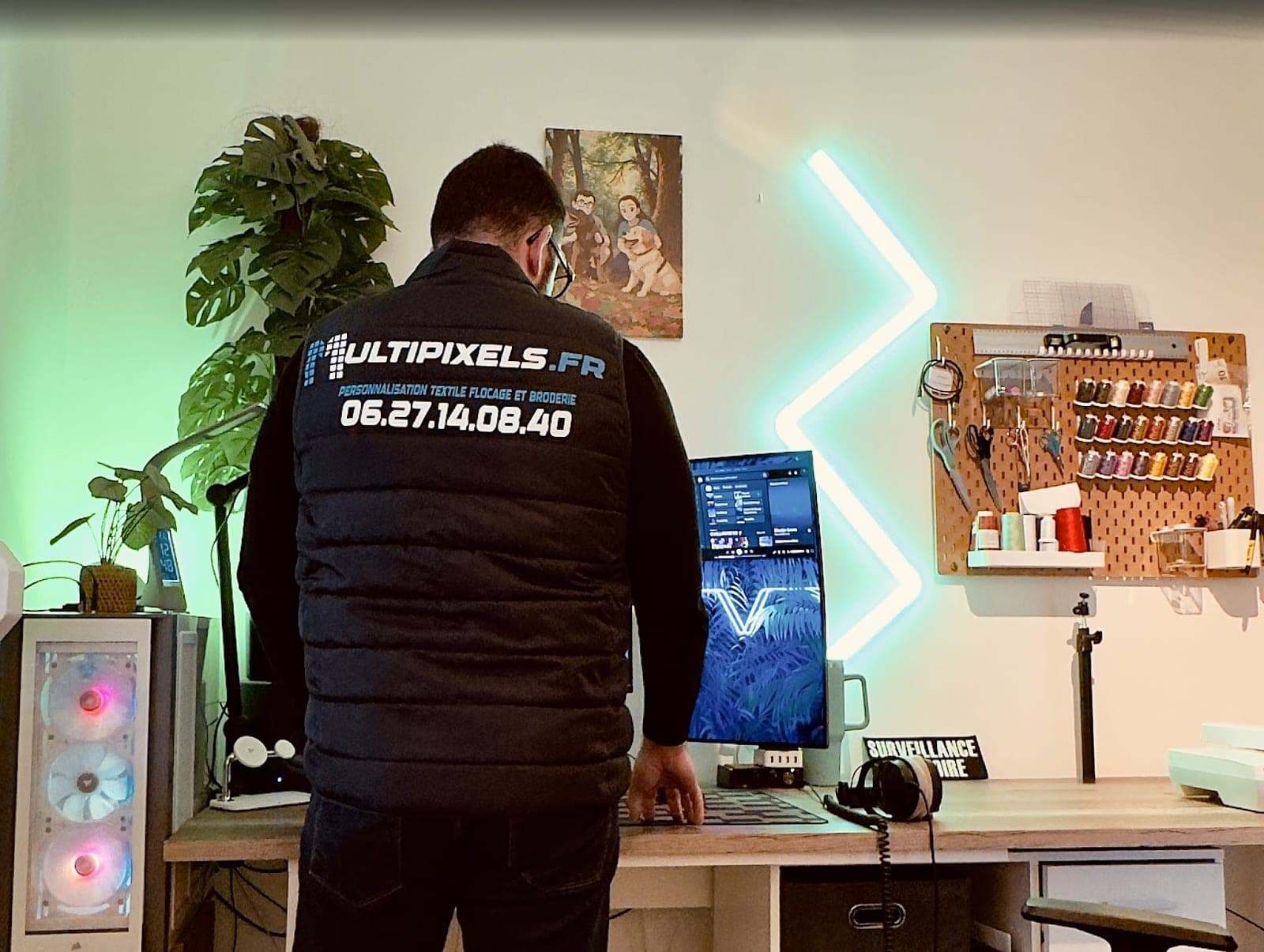 Le créateur de MULTIPIXELS.FR dans son atelier de Rang-du-Fliers